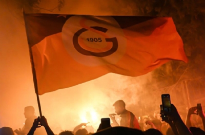 Osimhen'le bombayı patlatan Galatasaray durmuyor! Sol stoperin kralı