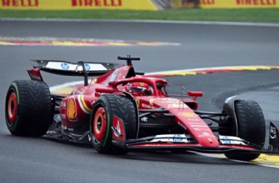 Azerbaycan'da pole pozisyonu Leclerc'in