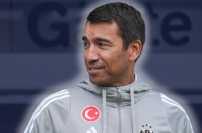 van Bronckhorst'tan Ajax'a 6 gol