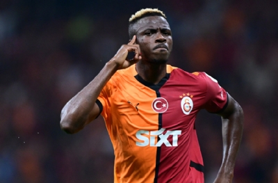 Galatasaray'da Osimhen maça devam edemedi