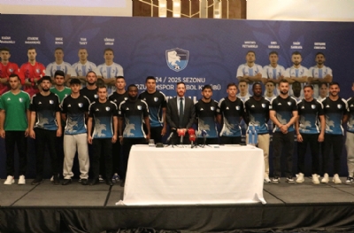Erzurumspor FK kadrosunu tanıttı