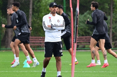 Van Bronckhorst'a Hollanda'dan ayar!'Hiddink bile Löw bile başaramadı'