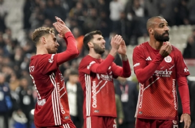 Antalyaspor'da durumlar karışık: Hasret arttı