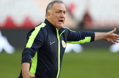 Advocaat'ı bırakmadılar