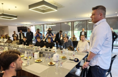 Fenerbahçe kenetlendi: Başkan Saran takımla yemekte