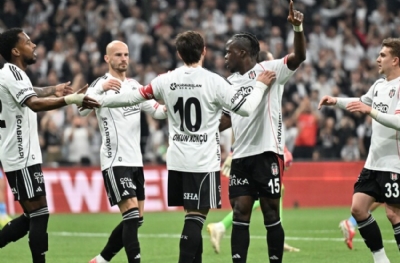 Beşiktaş'tan çay eşliğinde veda busesi