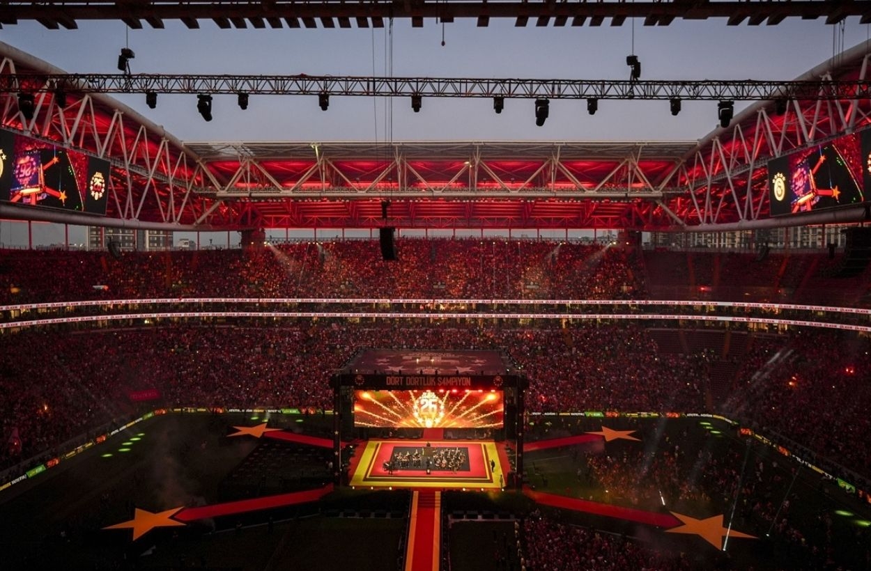 Galatasaray RAMS Park'ta şampiyonluğu kutluyor
