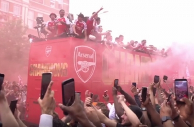 22 yıllık yasret bitti, Londra kırmızıya boyandı! Arsenal şampiyonluğu kutluyor!