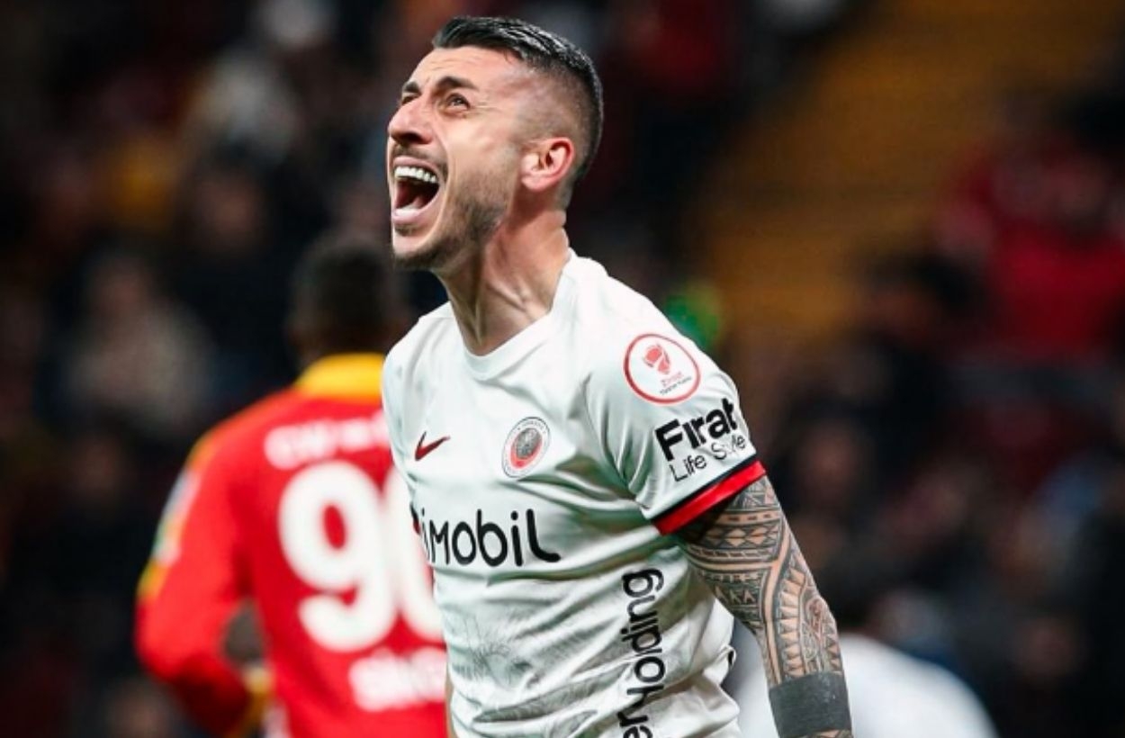 Trabzonspor'un yeni sol kanadıyla anlaştı! Metehan Mimaroğlu ile el sıkışıldı
