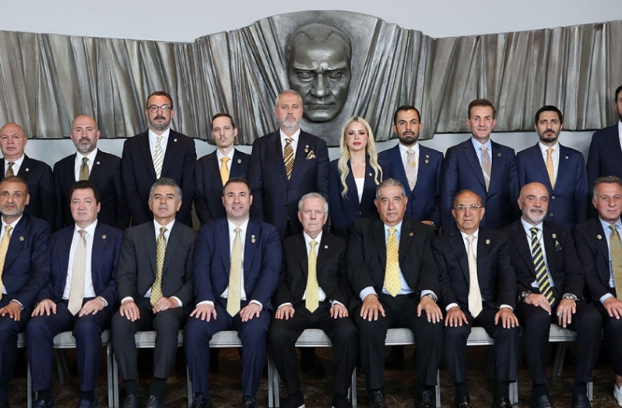 Fenerbahçe yönetiminden ilk mesaj: 'İşimiz çok yüklü, şampiy