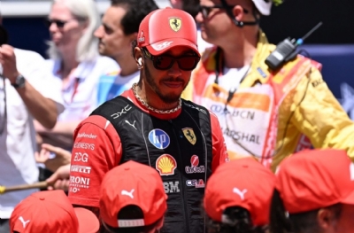Lewis Hamilton, Ferrari ile ilk galibiyetini aldı!