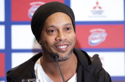 Efsane geri döndü! Ronaldinho'dan tarihi imza!