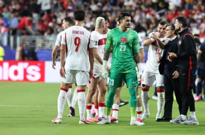 Uğurcan Çakır'ı kulübeye çekemedi! Paraguay maçında eli mahkum oynattı