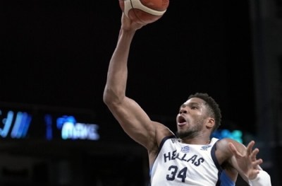 Antetokounmpo takasa gitti