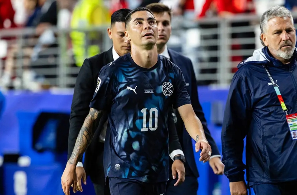 Paraguay maçı bitti kriz bitmedi! Türk oyunculara ırkçılık