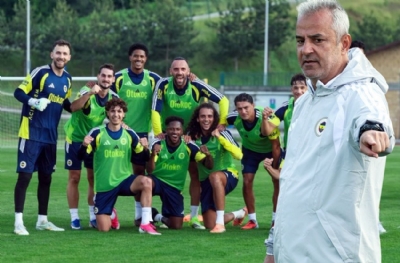 İsmail Kartal aşılama yapıyor