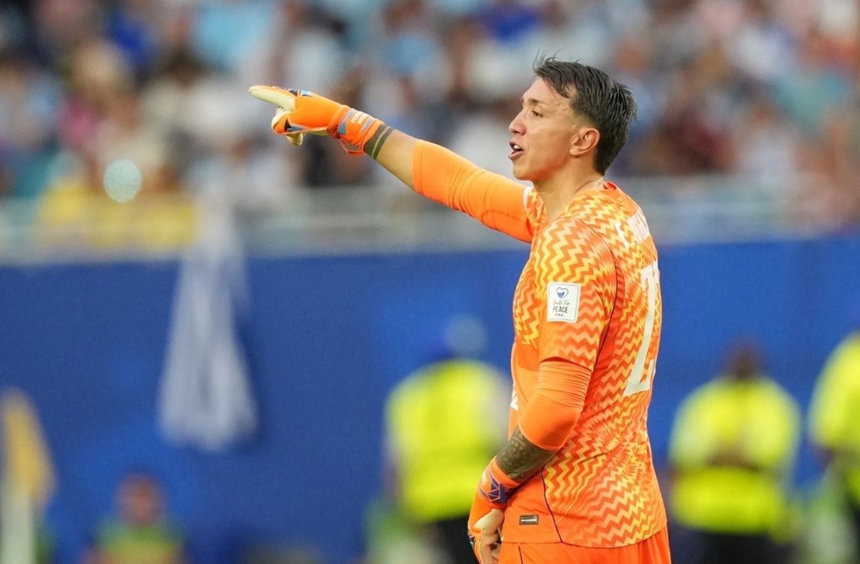 Bir ülkenin kaderiyle oynadı: Muslera, Uruguay'ın başını yedi