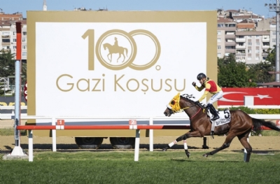 Gazi Koşusu'nda kazanan Halis Karataş