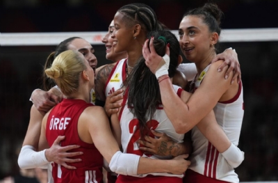 Voleyboldaki başarılar futbolu unutturdu! Aferin çocuklar