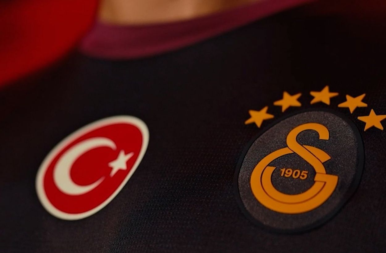 Galatasaray'ın yeni sezon formaları tanıtıldı: Bu yazı fontu çok konuşulacak