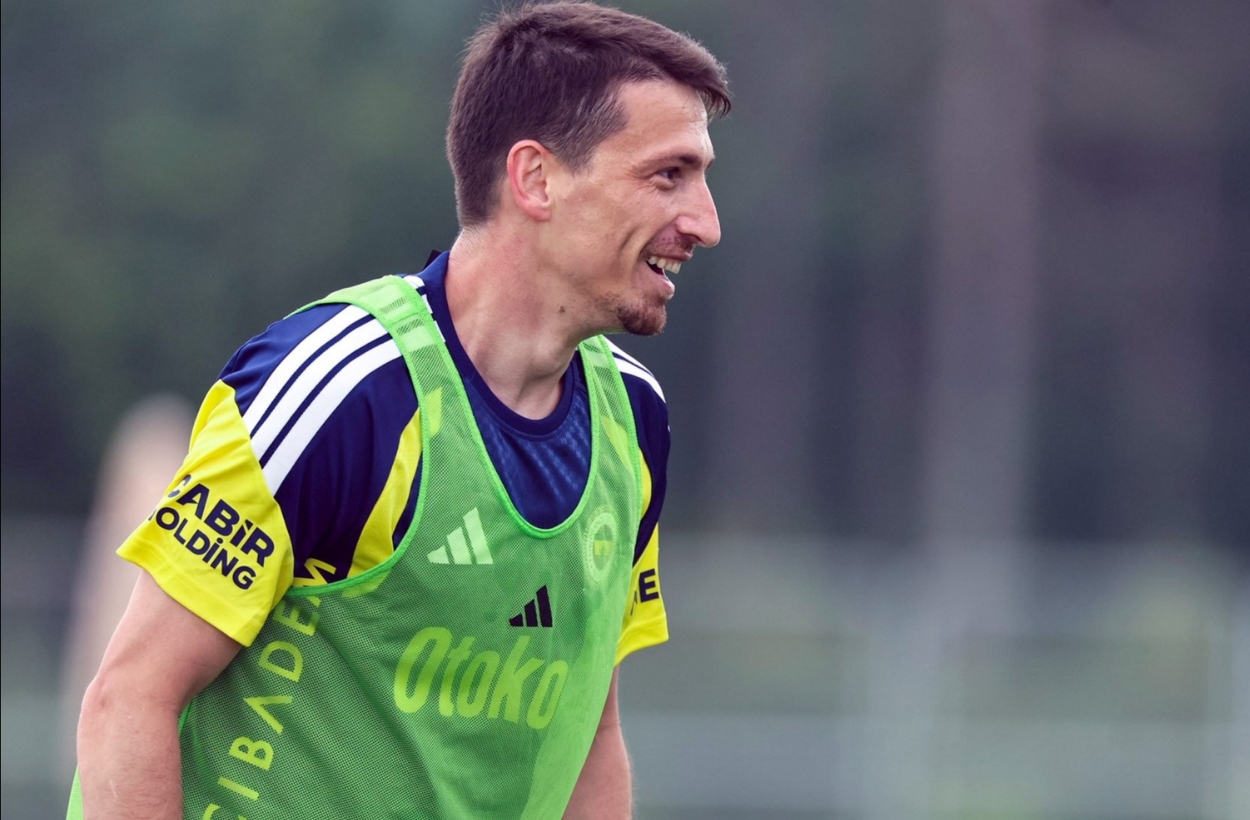Mert Hakan Yandaş 1 yıl daha Fenerbahçe'de