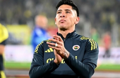 Edson Alvarez'in isteyeni çok!