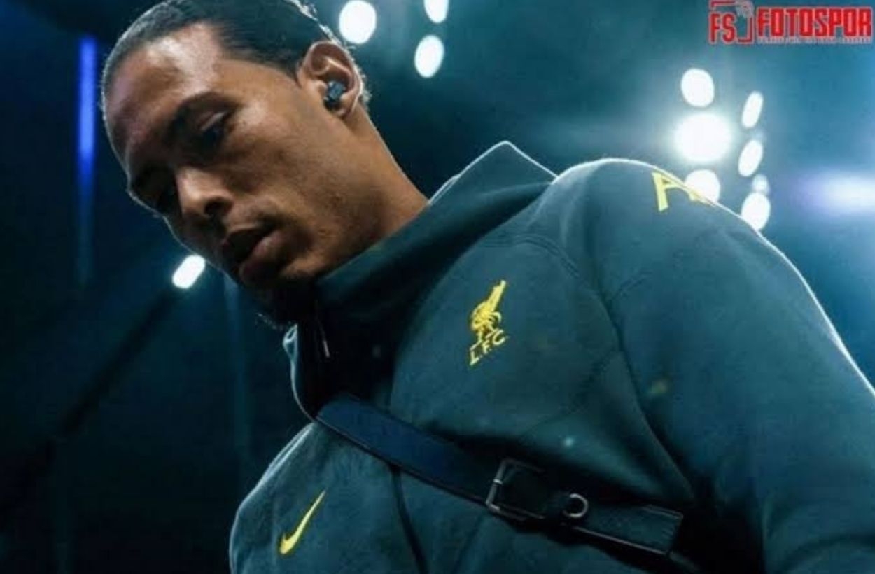 Van Dijk'in kararını Mirror yazdı: Galatasaray mı? Beşiktaş mı?