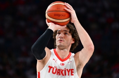 Cedi Osman imzayı attı