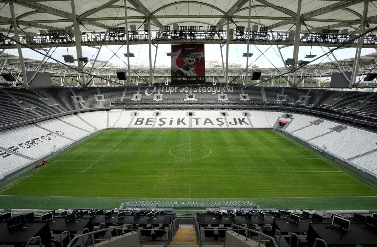 İngiliz devleri İnönü'ye geliyor! Beşiktaş maçına scout akını