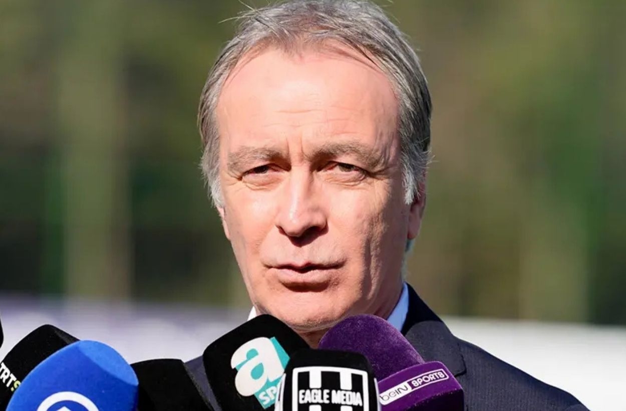 Beşiktaş Futbol Direktörü Önder Özen açıklama yapıyor
