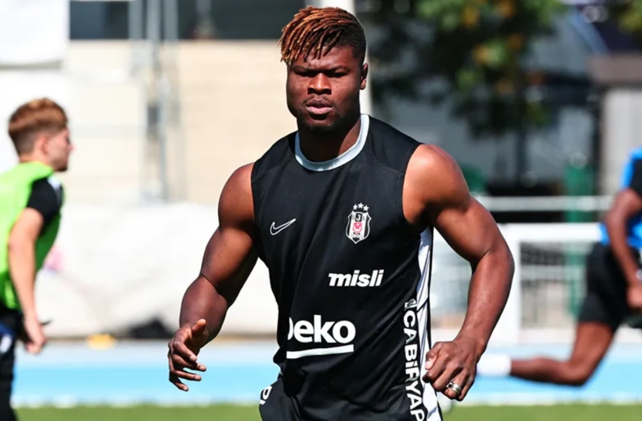 Agbadou düşünülmüyor: Ama o da ayrılığı düşünmüyor!