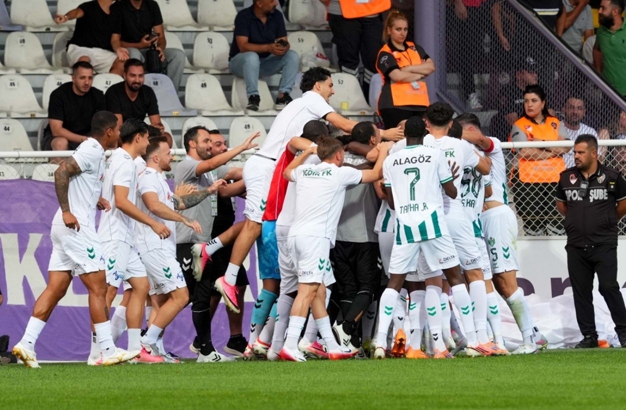 Alagöz Holding Iğdır FK-Mısırlı.com.tr Fatih Karagümrük: 2-0 (MAÇ SONUCU)