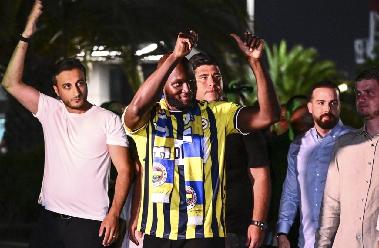Lukaku resmen Fenerbahçe'de! İmza atmak için İstanbul'a geldi