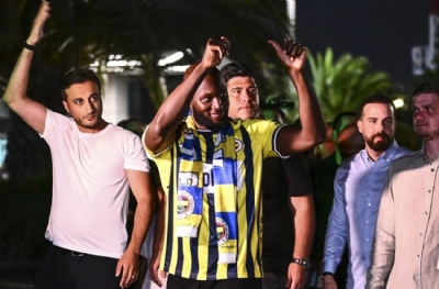 Lukaku resmen Fenerbahçe'de! İmza atmak için İstanbul'a geldi
