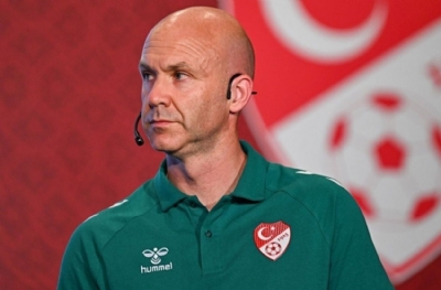 Antony Taylor iş başı yapmadan eski hakemleri hedef aldı