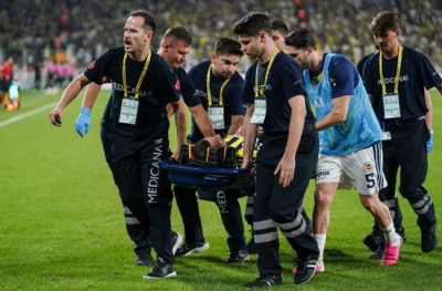 Fenerbahçe'de sakatlık depremi! Sedyeyle saha dışına çıktı