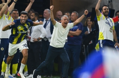 Kartal 'çakal' avında