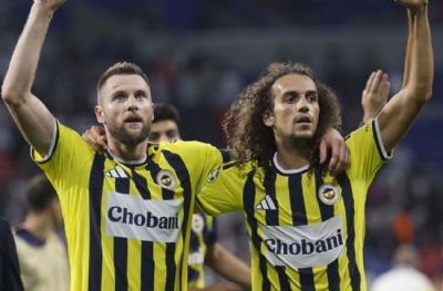 Fenerbahçe Türkiye'yi de yükseltiyor
