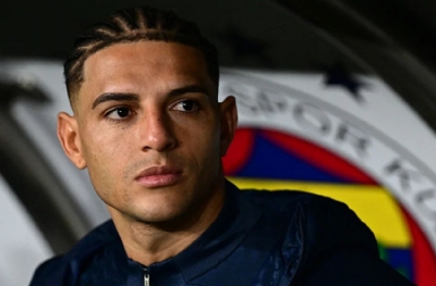 Diego Carlos'un heykeli dikilir