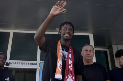 El Chadaille Bitshiabu Galatasaray için İstanbul'da