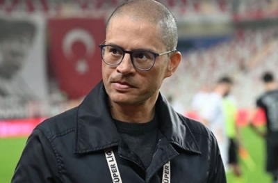 Alex de Souza kötü hocalığın kitabını yazıyor