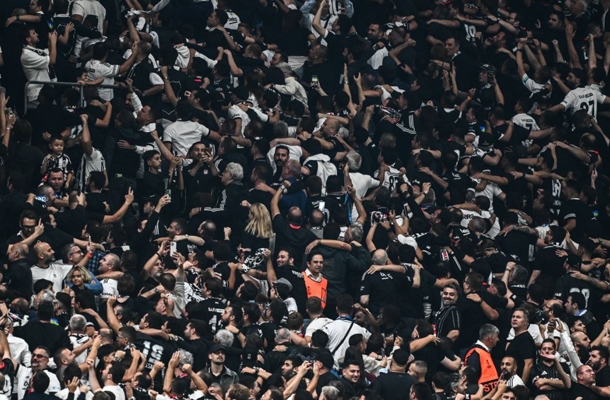 Beşiktaş taraftarı destan yazdı