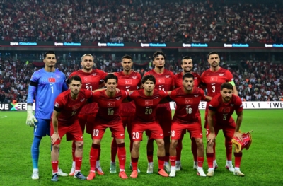 Göbeğimiz delik! Millilerden Fransa'ya kolaylık