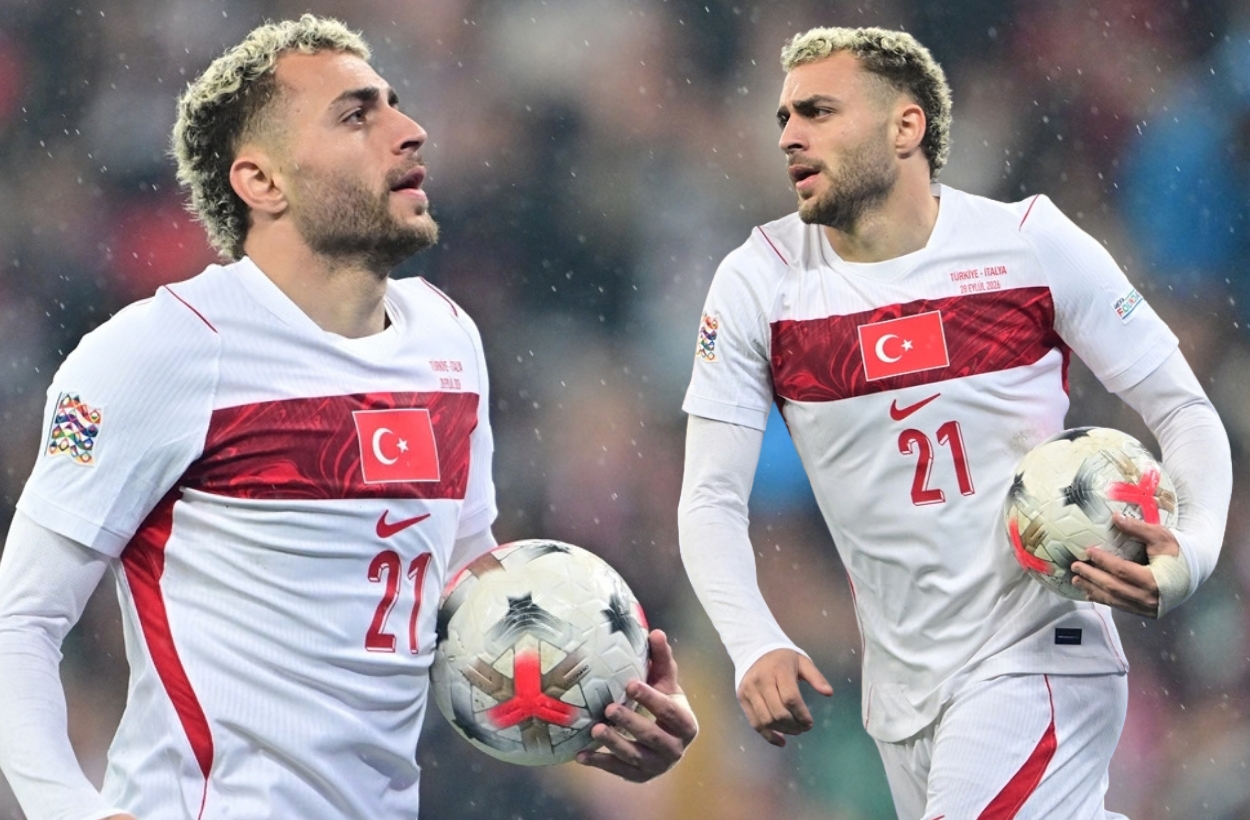  Barış Alper 'olmayan' forvetin arkasında oynuyor gibi!
