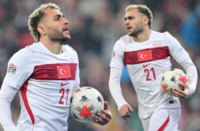  Barış Alper 'olmayan' forvetin arkasında oynuyor gibi!