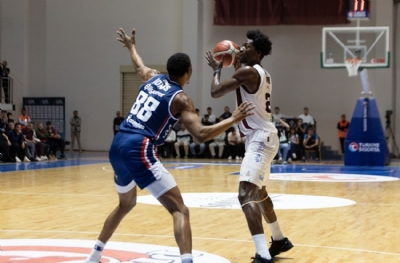 Pizzabulls Bordo Bandırma - Anadolu Efes: 79-85 (MAÇ SONUCU)