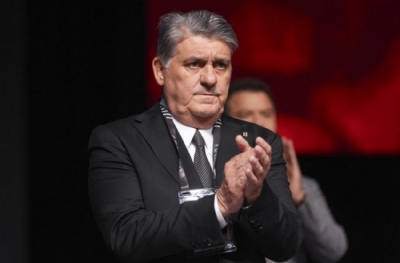 Serdal Adalı mazbatasını aldı