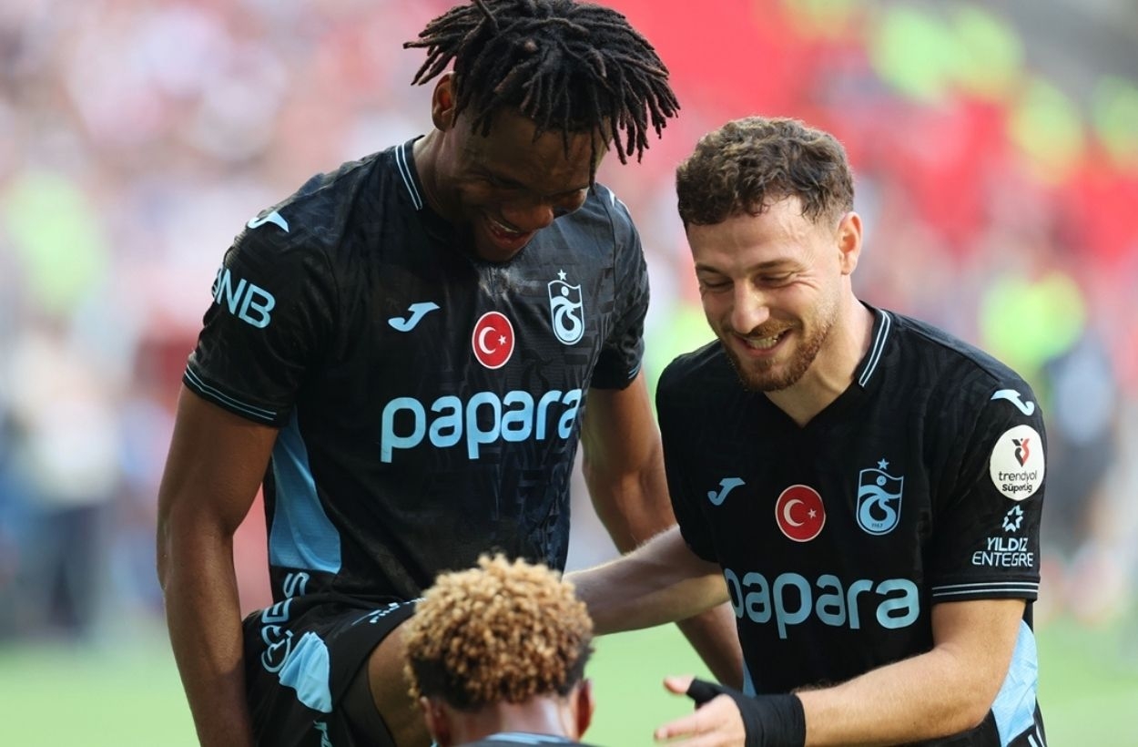Solu hellaç pamuğu gibi attı!