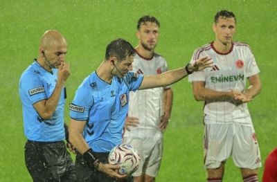 Ümraniyespor - Boluspor maçına yağış engeli