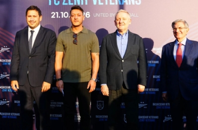 Göksel Gümüşdağ ve Mesut Özil'den FIFA'ya tepki